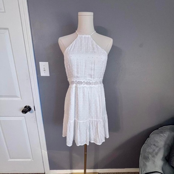 Lulus Dresses & Skirts - White Lulus mini halter dress with ruffled hem Women's size small